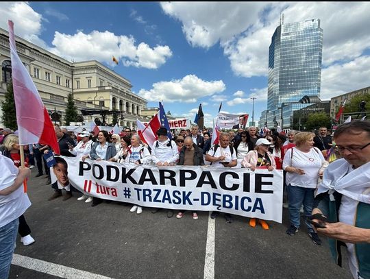 Mieszkańcy i politycy z Podkarpacia na Wielkim Marszu Patriotów [ZDJĘCIA]