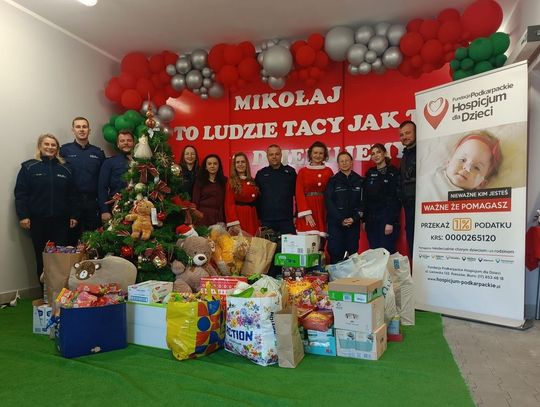 Mikołajki z sercem – policjanci odwiedzili Podkarpackie Hospicjum dla Dzieci