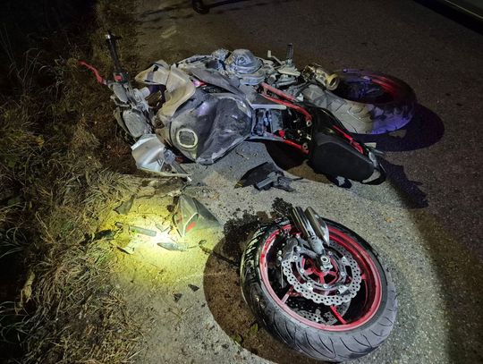 Motocykl uderzył w przepust, pasażerkę wyrzuciło 30 metrów dalej
