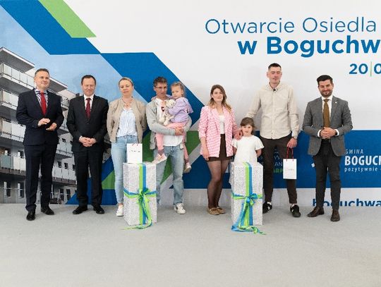 Największa inwestycja SIM w Polsce otwarta w Boguchwale. 225 rodzin odebrało klucze do nowych mieszkań [ZDJĘCIA]