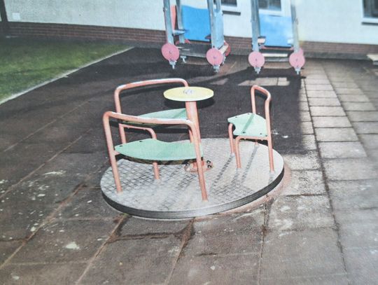Niebezpieczna „zabawa” na placu zabaw.11-latek trafił do szpitala w Rzeszowie po wypadku na karuzeli