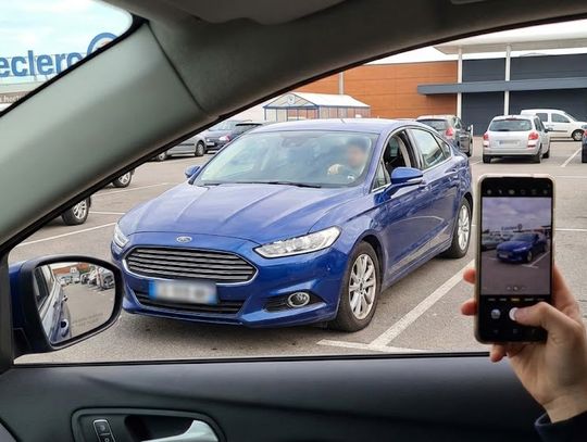 Niebywały skandal! Gorszące sceny na parkingu pod Leclerkiem Niebywały skandal! Gorszące sceny na parkingu pod Leclerkiem