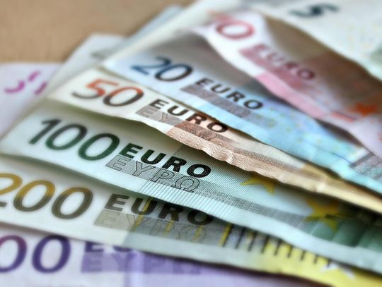 Nielegalnie chciała przewieźć z Ukrainy 14 tysięcy euro. Wykryli to funkcjonariusze KAS