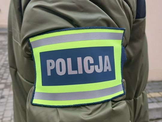 Nocny terror na posesji. Agresywny 27-latek wpadł z młotkiem w rękach po samochód