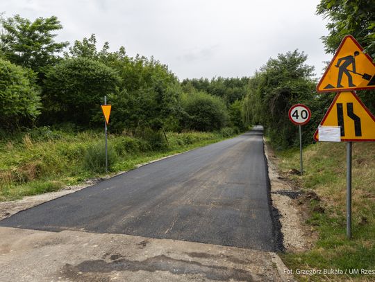 Nowa jakość na ul. Wyspiańskiego. Asfalt już gotowy!