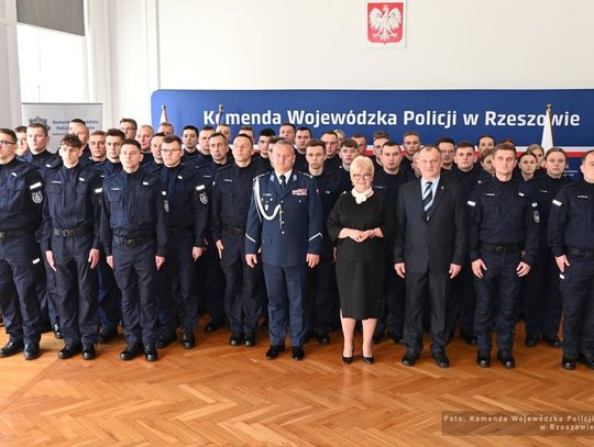 Nowi funkcjonariusze w szeregach Podkarpackiej Policji [FOTO]