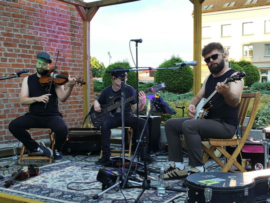 Od Maneczki po Byka. Somethingski Trio wyśpiewało duszę Rzeszowa