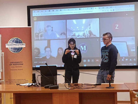 Odkrywając sztukę mówienia publicznego: Toastmasters w Rzeszowie