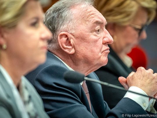 Ostra dyskusja i polityczne napięcia na sesji sejmiku [ZDJĘCIA]