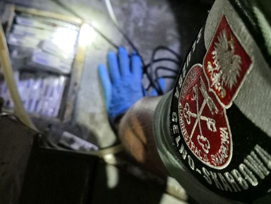 Papierosy w podłodze autokaru. Udaremniony przemyt na granicy w Korczowej