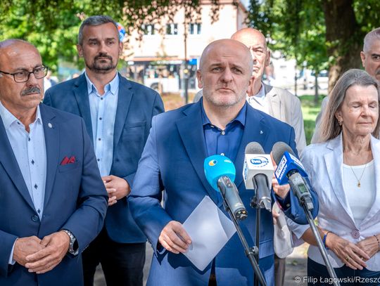 Paweł Kowal w Rzeszowie: "W jaki sposób marszałek Ortyl kontaktował się z Kralem?"