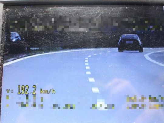Pędził z prędkością blisko 200 km/h, bo spieszył się na sprawdzian z matematyki