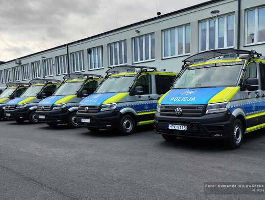 Pięć nowych Volkswagenów Crafterów zasila podkarpacką Policję