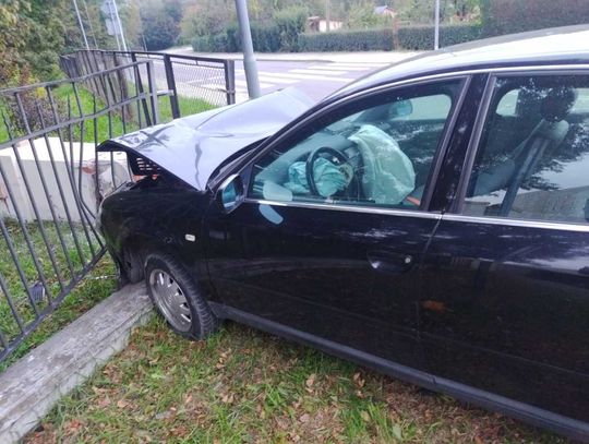 Pijany wjechał w ogrodzenie