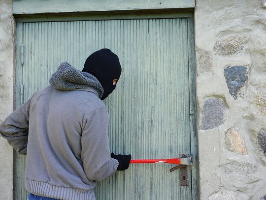 Pijany złodziej zasnął po włamaniu. 30-latek ujęty na gorącym uczynku