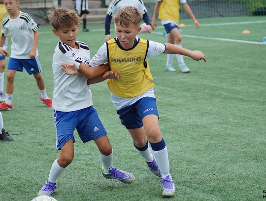 Piłka, nauka i pomoc zwierzętom. Piknik Edukacyjno-Sportowy im. Ignacego Łukasiewicza w Nowej Wsi [ZDJĘCIA]