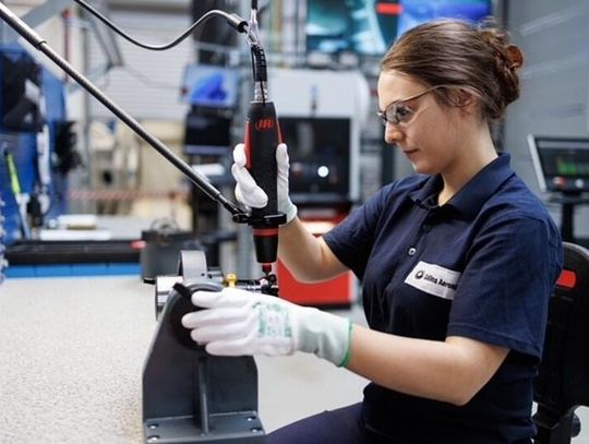 Płatne szkolenie i szansa na stałą pracę. Collins Aerospace rekrutuje na Podkarpaciu