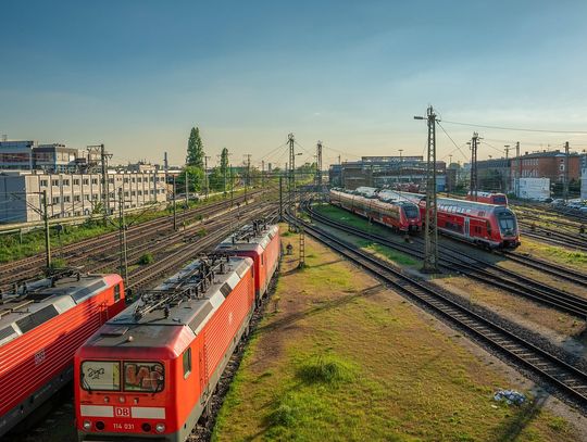 PLK S.A. gotowa na świąteczne podróże. Kolej wzmacnia nadzór i wsparcie dla pasażerów
