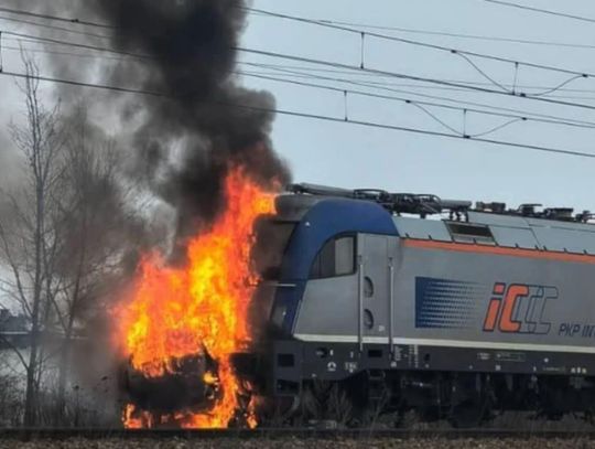 Pociąg  relacji Rzeszów-Szczecin stanął w płomieniach!  Ewakuowano 300 osób