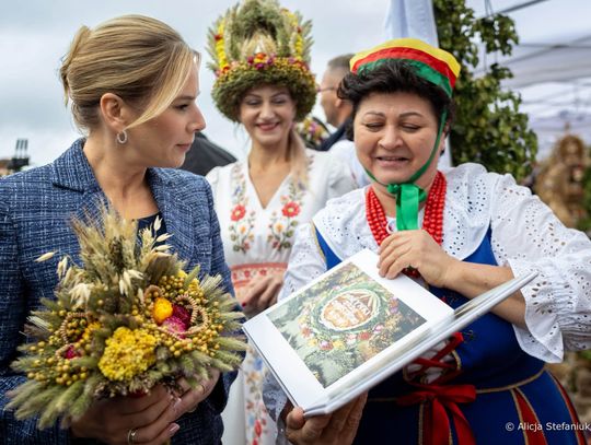 Podkarpacki wieniec najpiękniejszy w Polsce! Sukces podczas Dożynek Prezydenckich w Tryńczy [ZDJĘCIA]