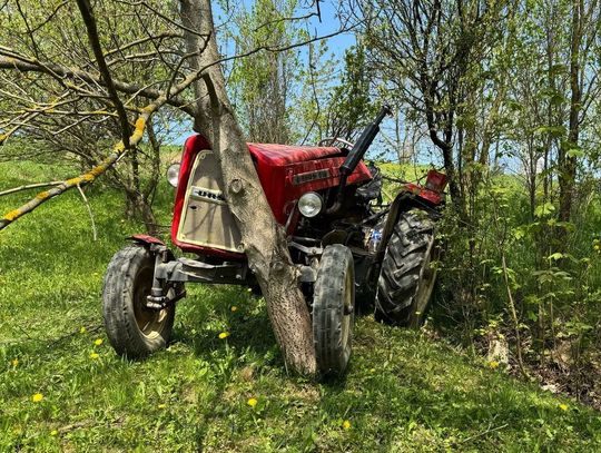 Podkarpackie: 54-latek przygnieciony przez traktor