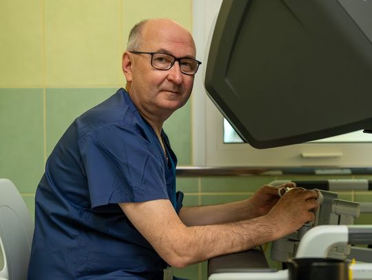 Pół tysiąca operacji robotycznych prof. Tomasza Kluza. Rzeszów umacnia pozycję lidera nowoczesnej ginekologii