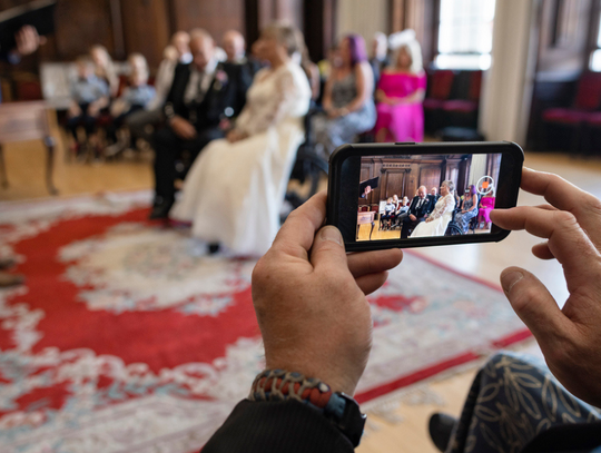 Polacy coraz częściej wybierają urząd stanu cywilnego na miejsce swojego ślubu