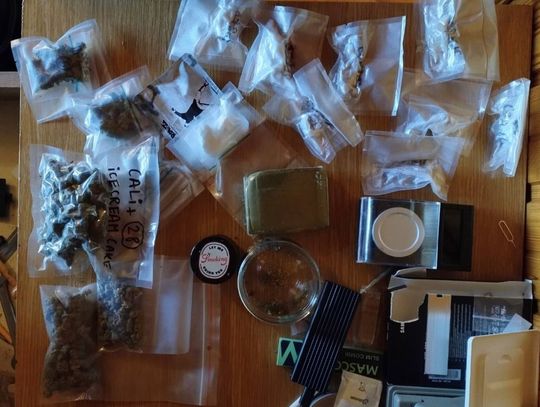 Policja zatrzymała 30-latka z mefedronem i innymi substancjami zabronionymi