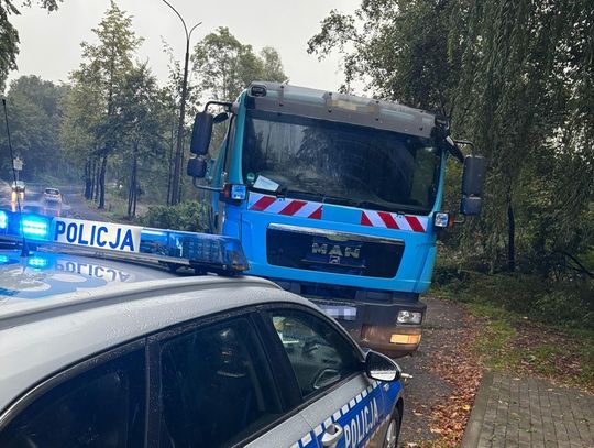 Policja zatrzymała kierowcę ciężarówki pod wpływem amfetaminy. Spowodował kolizję i uciekł