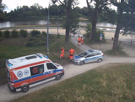 Policjanci ocalili 11-latków z Sanu. Spacer środkiem rzeki omal nie zakończył się tragedią