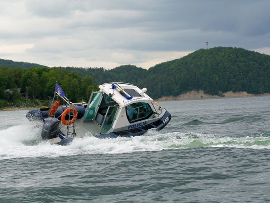 Policjanci pomogli tonącemu mężczyźnie nad Jeziorem Solińskim