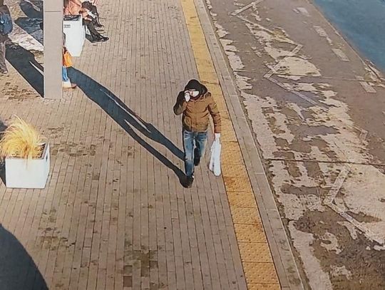 Policjanci poszukują mężczyzny, który mógł oszukać 80-letnią kobietę!