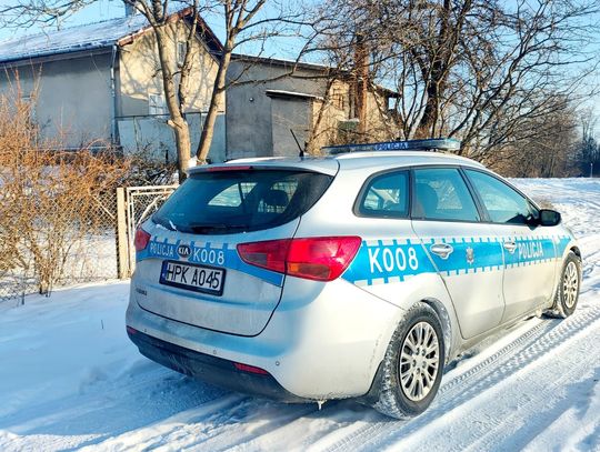 Policjanci uratowali wychłodzonego 63-latka. Liczyły się minuty