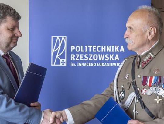 Politechnika Rzeszowska podpisała porozumienie ze Związkiem Strzeleckim „Strzelec” Józefa Piłsudskiego.