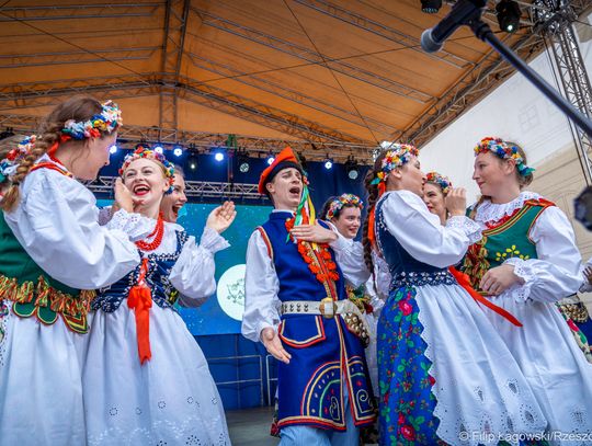 Polonijne zespoły folklorystyczne zawładnęły sercem Podkarpacia [ZDJĘCIA]
