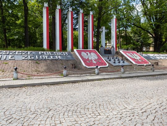 Pomnik Dziesięciu Rąk w Rzeszowie zostanie odbudowany. Umowa podpisana