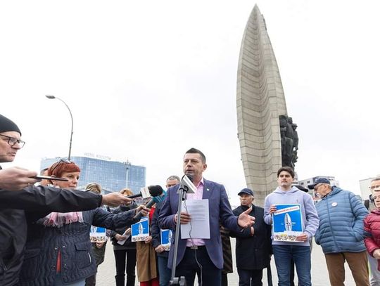 "Pomnik ma zostać"- prosty przekaz po dzisiejszej konferencji klubu Rozwój Rzeszowa i miejskich aktywistów