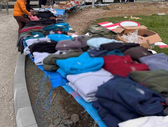 Ponad 1200 par podrobionych skarpet na targowisku na Dworaka. Potężny cios służb w nieuczciwych handlarzy!