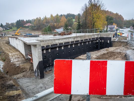 Ponad 147 mln zł na drogę Dylągówka – Szklary. Prace przekroczyły półmetek