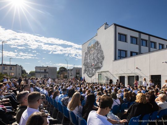 Ponad 35 tysięcy uczniów wróciło do szkół w Rzeszowie. Wielka inwestycja na Miodowej gotowa