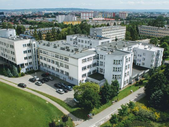 Ponad 5 mln zł na kompetencje przyszłości. WSIiZ rozwija kształcenie w AI i cyberbezpieczeństwie