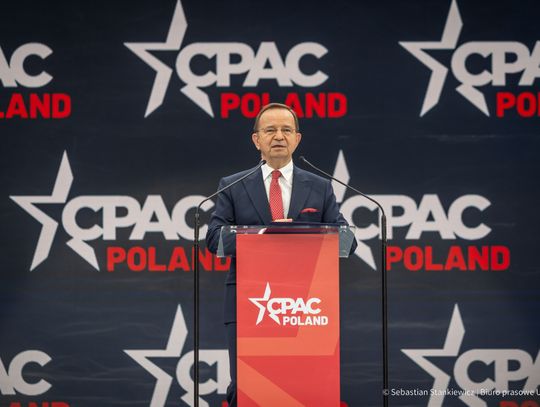 Ponad milion na konferencję CPAC w Jasionce. KO domaga się powołania specjalnej komisji w sejmiku