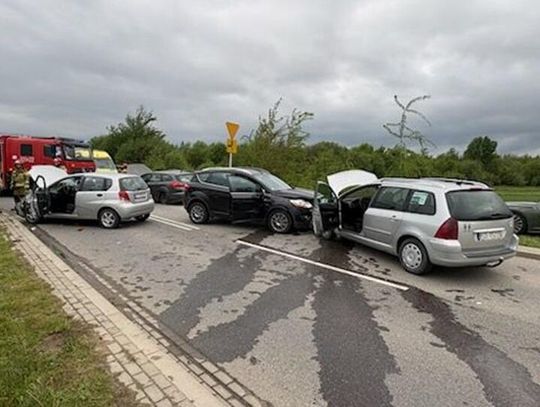 Poranne wypadki w Rzeszowie. Dwie osoby ranne, poważne utrudnienia w ruchu