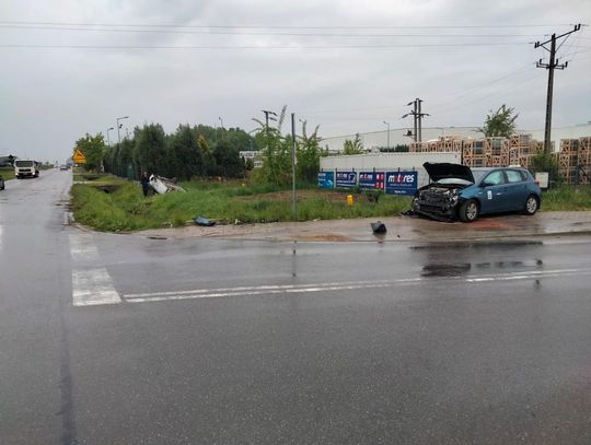 Poranny wypadek w Tajęcinie. Zderzenie opla z toyotą, dwie osoby w szpitalu
