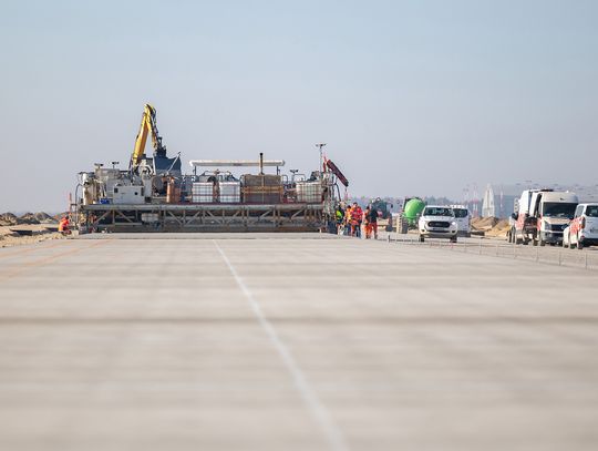 Port Lotniczy Rzeszów-Jasionka buduje równległą drogę kołowania za 23 miliony euro Port Lotniczy Rzeszów-Jasionka buduje równległą drogę kołowania za 23 miliony euro