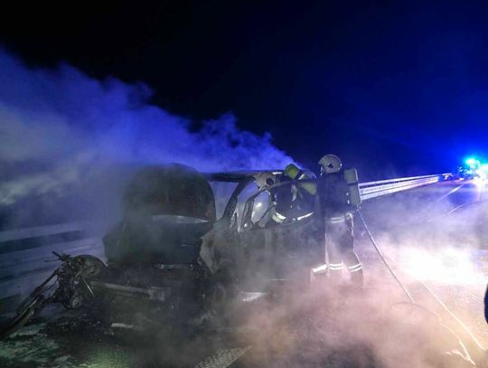 Poważny wypadek na A4 w Kozodrzy. Nissan zderzył się z motorowerem. Jedna osoba ranna
