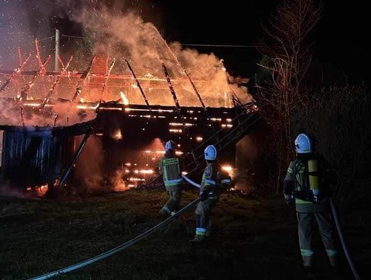 Pożar domu w Brzózie Stadnickiej. 35 strażaków brało udział w gaszeniu ognia!