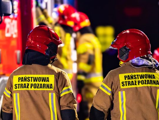 Pożar na terenie dawnego zakładu Herman Magazyn. Trwa akcja gaśnicza