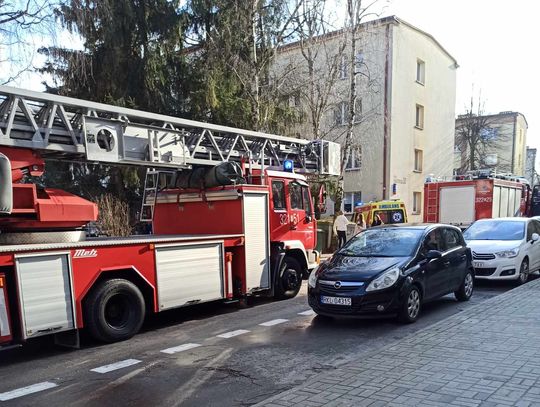 Pożar w bloku przy ulicy Lenartowicza w Rzeszowie. 12-latek trafił do szpitala