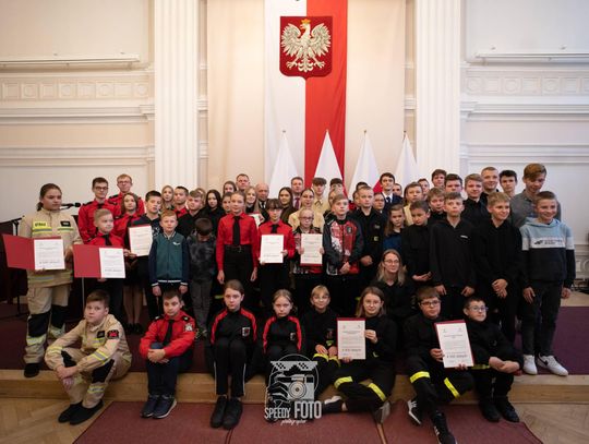 Promesy dla młodzieżowych drużyn OSP z powiatu rzeszowskiego [FOTO]